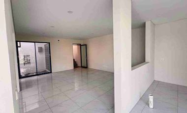 Rumah Baru 2 lantai Hoek Taman di Tatar Simakirana KBP