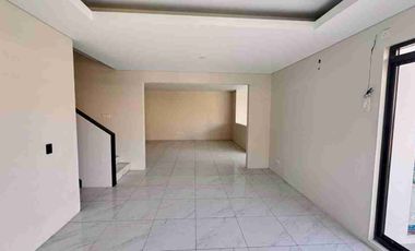 Rumah Baru 2 lantai Hoek Taman di Tatar Simakirana KBP