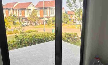 Rumah Baru 2 lantai Hoek Taman di Tatar Simakirana KBP