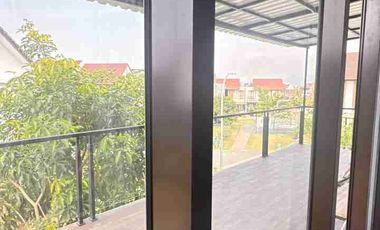 Rumah Baru 2 lantai Hoek Taman di Tatar Simakirana KBP