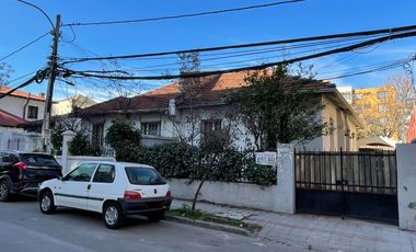 Casa Estilo Tudor Con Departamento Interior Independiente