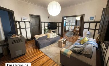 Casa Estilo Tudor Con Departamento Interior Independiente