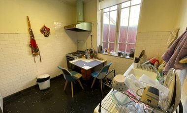 Casa Estilo Tudor Con Departamento Interior Independiente