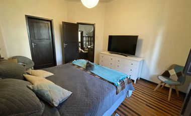 Casa Estilo Tudor Con Departamento Interior Independiente