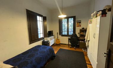 Casa Estilo Tudor Con Departamento Interior Independiente