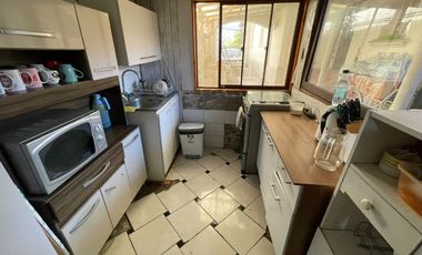 Casa Estilo Tudor Con Departamento Interior Independiente