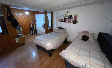 Casa Estilo Tudor Con Departamento Interior Independiente