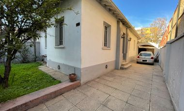 Casa Estilo Tudor Con Departamento Interior Independiente