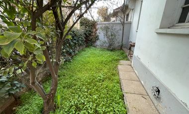 Casa Estilo Tudor Con Departamento Interior Independiente