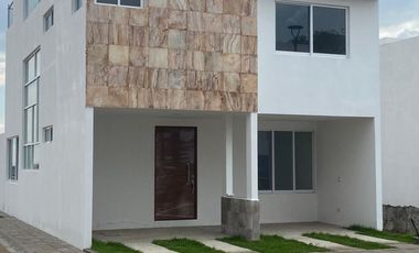 Venta de Hermosa Casa dentro de Fraccionamiento Nuevo en Cuautlancingo