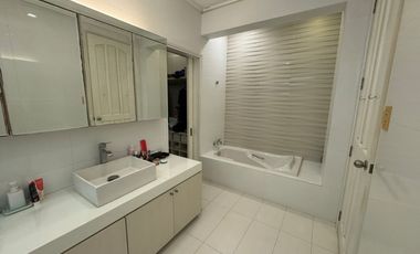 Well Maintained 6BR House and Lot with Garden and 6-Car Garage FOR SALE in White Plains, Quezon City