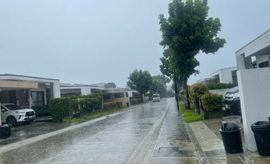 FOR RENT – Mahogany Parc Fully Furnished 3 BR American-Style Bungalow Inside Clark