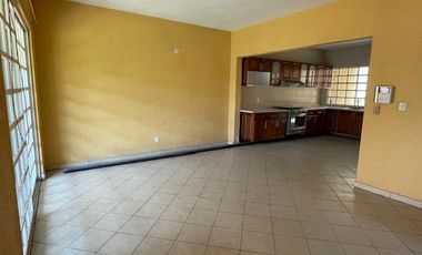 CUERNAVACA CERCA AVERANDA, VENDO AMPLIA CASA SOLA 4 RECS. 367 MTS. JARDN