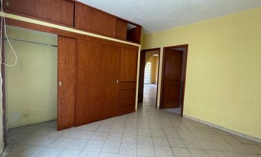 CUERNAVACA CERCA AVERANDA, VENDO AMPLIA CASA SOLA 4 RECS. 367 MTS. JARDN