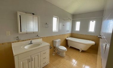 CUERNAVACA CERCA AVERANDA, VENDO AMPLIA CASA SOLA 4 RECS. 367 MTS. JARDN