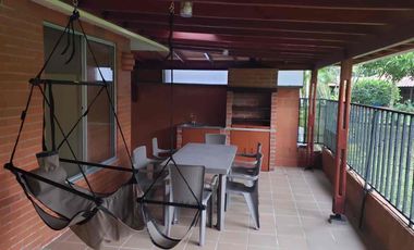 se arrienda casa amueblada