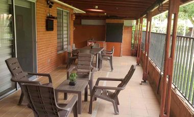 se arrienda casa amueblada