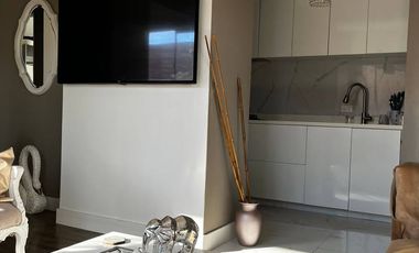 Se vende un hermoso apartamento de 58 metros cuadrados con una distribución espectacular que maximiza cada rincón. Ubicado en un sexto piso, el acceso