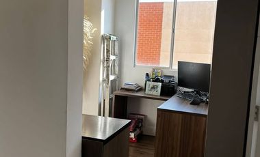 Se vende un hermoso apartamento de 58 metros cuadrados con una distribución espectacular que maximiza cada rincón. Ubicado en un sexto piso, el acceso