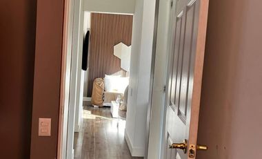 Se vende un hermoso apartamento de 58 metros cuadrados con una distribución espectacular que maximiza cada rincón. Ubicado en un sexto piso, el acceso