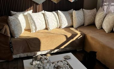 Se vende un hermoso apartamento de 58 metros cuadrados con una distribución espectacular que maximiza cada rincón. Ubicado en un sexto piso, el acceso