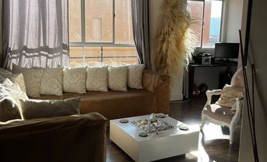 Se vende un hermoso apartamento de 58 metros cuadrados con una distribución espectacular que maximiza cada rincón. Ubicado en un sexto piso, el acceso