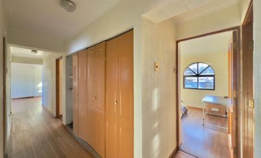 Se arrienda departamento céntrico, 4 piezas 3 baños, Curicó