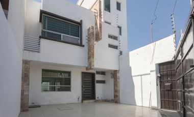 Gran Venta Casa a pie de calle cerca de UDLAP