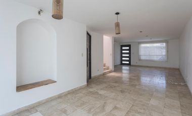 Gran Venta Casa a pie de calle cerca de UDLAP