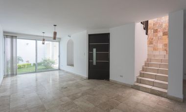 Gran Venta Casa a pie de calle cerca de UDLAP