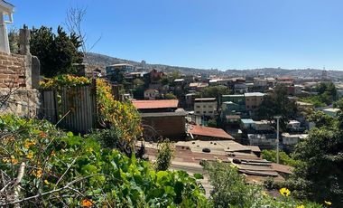 VENDO CASA PARA RECONSTRUIR CERRO MARIPOSA VALPARAISO