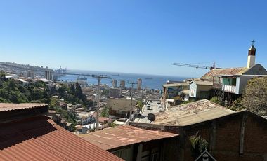 VENDO CASA PARA RECONSTRUIR CERRO MARIPOSA VALPARAISO