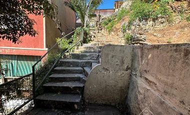 VENDO CASA PARA RECONSTRUIR CERRO MARIPOSA VALPARAISO