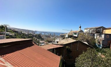 VENDO CASA PARA RECONSTRUIR CERRO MARIPOSA VALPARAISO