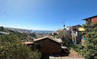 VENDO CASA PARA RECONSTRUIR CERRO MARIPOSA VALPARAISO