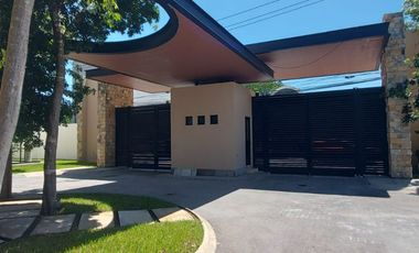 CASA EN RENTA EN CANCUN, ZONA HUAYACAN & COLEGIOS, ESTRENA! ÚLTIMA CASA!!