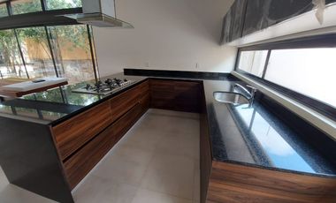 CASA EN RENTA EN CANCUN, ZONA HUAYACAN & COLEGIOS, ESTRENA! ÚLTIMA CASA!!