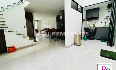 Casa en Unidad Cerrada con Portería 24h