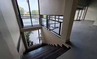 EN RENTA AMPLIO LOCAL POR ESTRENAR EN MACHALA