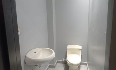 EN RENTA AMPLIO LOCAL POR ESTRENAR EN MACHALA
