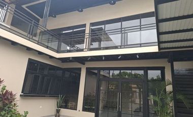EN RENTA AMPLIO LOCAL POR ESTRENAR EN MACHALA