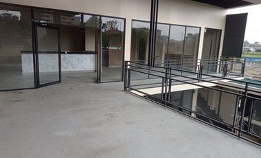 EN RENTA AMPLIO LOCAL POR ESTRENAR EN MACHALA