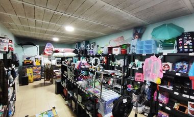 Casa de dos recamaras con dos locales en planta baja por gasolinera de la adoquinada en Tala