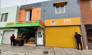 Casa de dos recamaras con dos locales en planta baja por gasolinera de la adoquinada en Tala