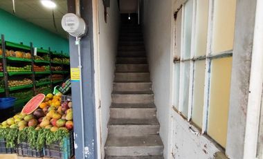 Casa de dos recamaras con dos locales en planta baja por gasolinera de la adoquinada en Tala