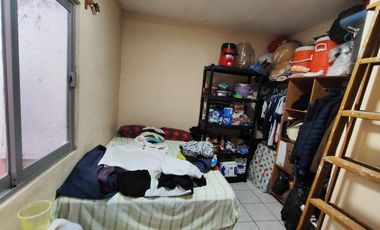 Casa de dos recamaras con dos locales en planta baja por gasolinera de la adoquinada en Tala