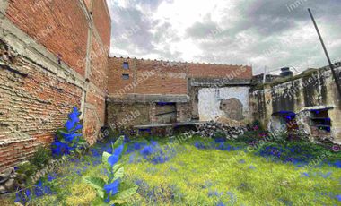 Casona histórica del siglo XVI con locales comerciales ya rentados, ubicado en corazón de San Pedro Cholula a media calle del mercado del Razo.