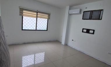 Casa en Alquiler en Samanes, 4 Habitaciones, 4 Baños, Patio,  Garaje,  Norte de Guayaquil.