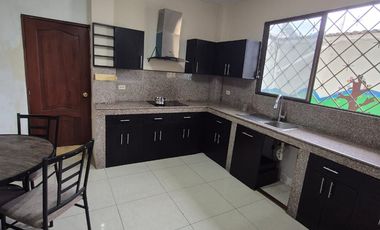 Casa en Alquiler en Samanes, 4 Habitaciones, 4 Baños, Patio,  Garaje,  Norte de Guayaquil.