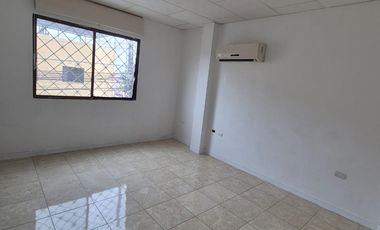 Casa en Alquiler en Samanes, 4 Habitaciones, 4 Baños, Patio,  Garaje,  Norte de Guayaquil.